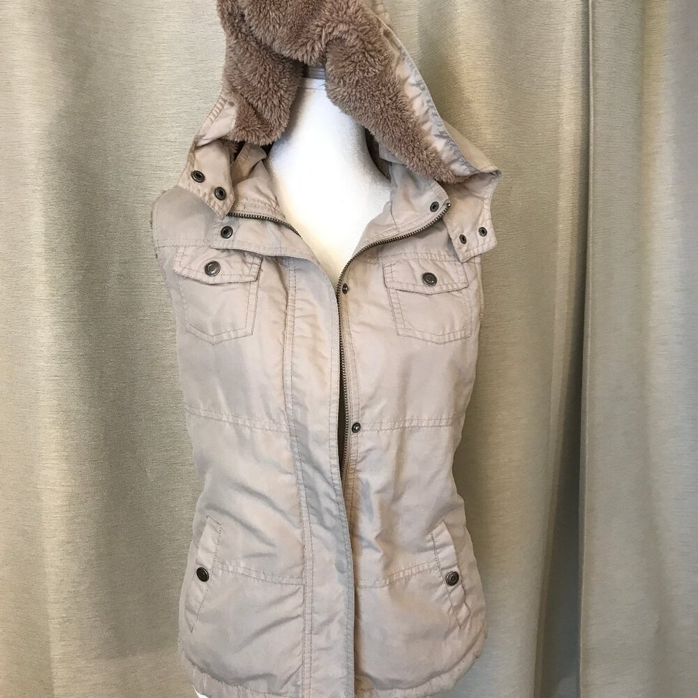 Cozy Vest for Autumn with Detachable Hood